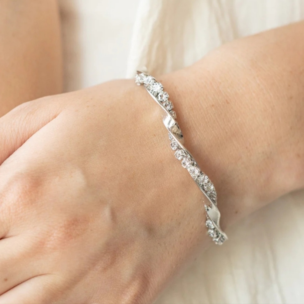 Paparazzi Twisted Twinkle White Bracelet